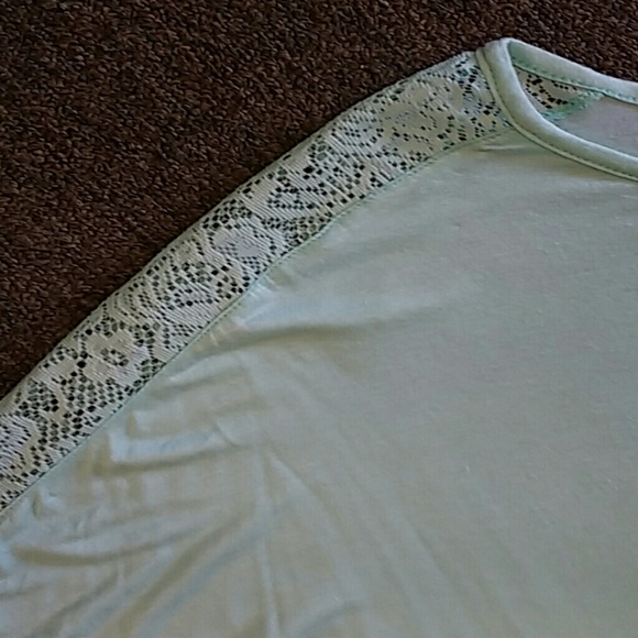 Ladies top - Picture 3 of 5